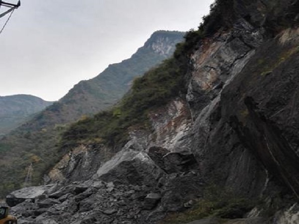 地质灾害山体整治资料下载-地质灾害群测群防课件(非常全面)