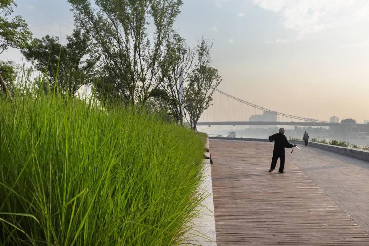 南京江岛新天地滨江商业生态公园-016-riverside-commercial-eco-park-china-by-collective-landscape-design