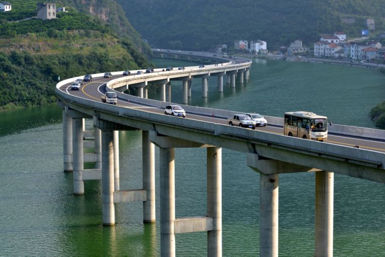 高速公路跨江河特大桥施工资料下载-高速公路特大桥测量施工方案