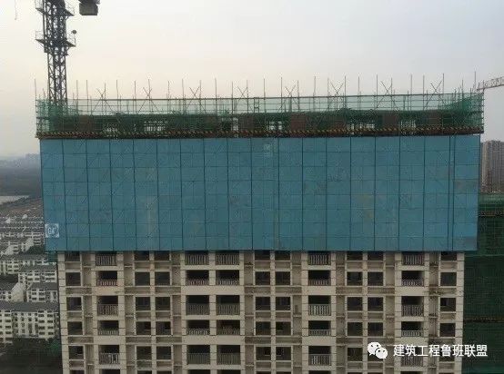 住宅微降板排水资料下载-主体与装饰施工如何同步穿插？实例分享！