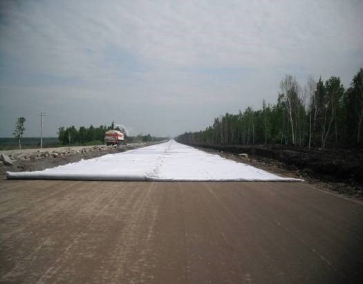 三级公路水泥路面结构资料下载-公路路面水泥稳定碎石基层摊铺机施工工艺工法
