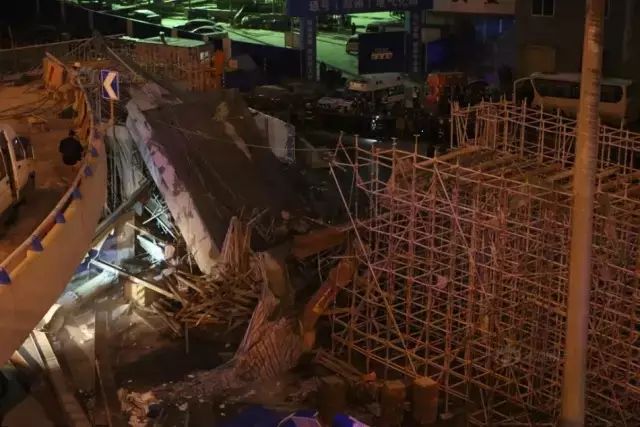 高架桥施工安全视频资料下载-谁为郑州坍塌的高架桥负责？