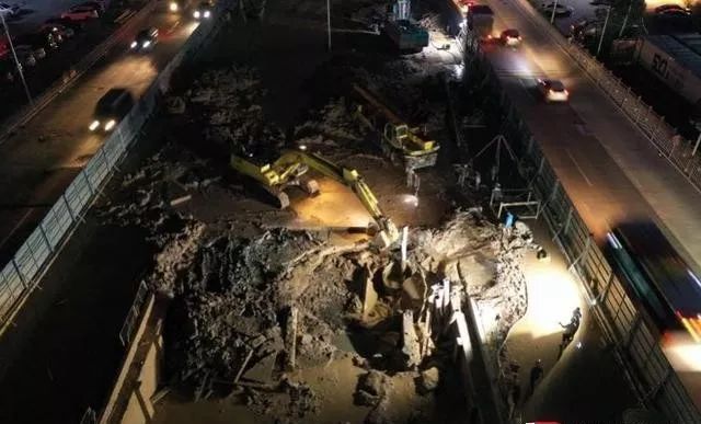 道路施工缝施工资料下载-揪心！广州一道路施工现场塌方，1人遇难！
