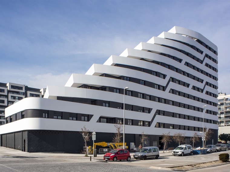 西班牙马德里湖畔露台公寓