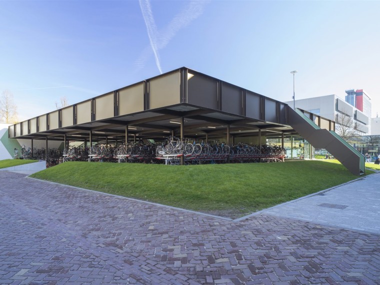停车场立面设计资料下载-荷兰与自行车停车场结合的大学咖啡厅