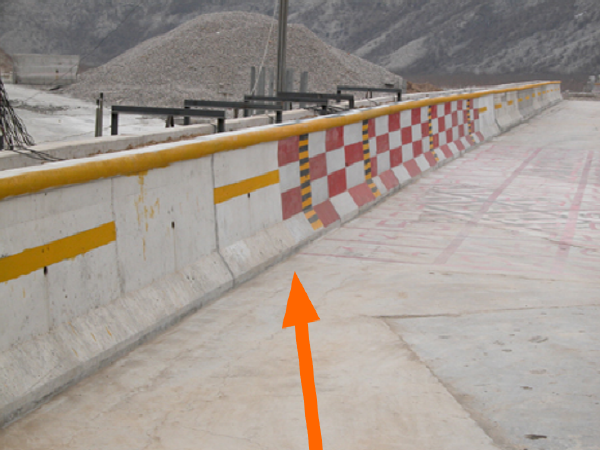 护栏净区宽度资料下载-道路护栏设计和路侧安全净区宽度的计算