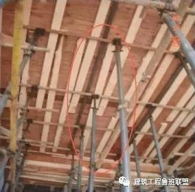 导致模板支架坍塌的17个施工通病：对照检查工地，实用！_7