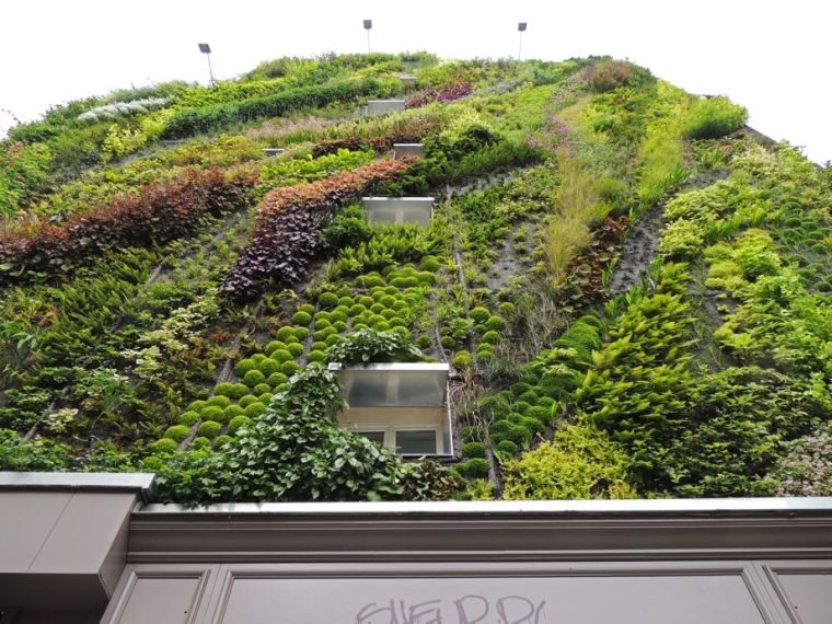 攀爬式垂直绿化案例资料下载-垂直绿化保温模块在高层建筑中的应用