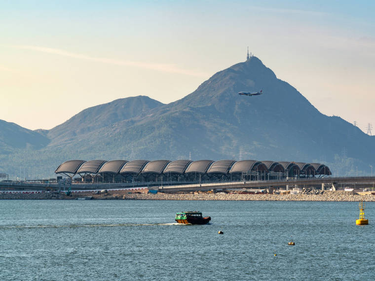 文旅景观规划案例资料下载-港珠澳大桥香港口岸旅检大楼