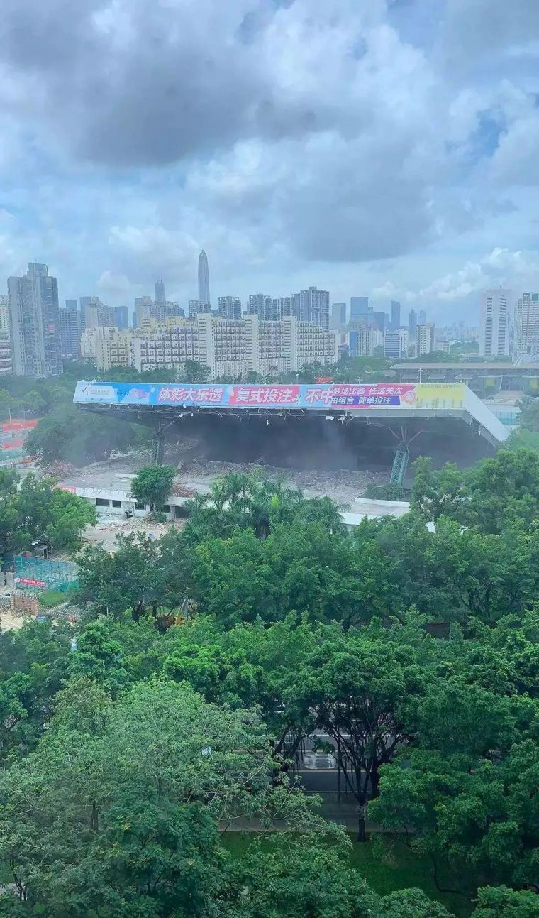 监理扬尘检查记录资料下载-拆除中的深圳市体育中心坍塌，多人被埋！拆除工程监理怎么做？