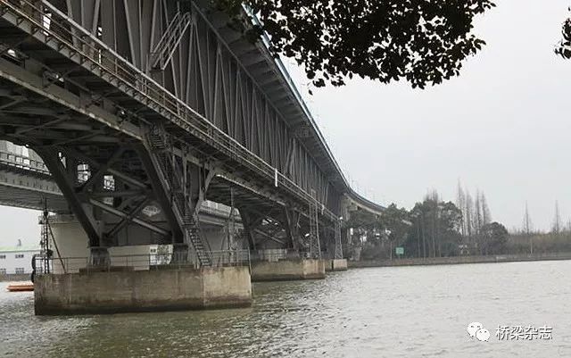 桥面人行道施工工艺资料下载-松浦大桥“变形计”