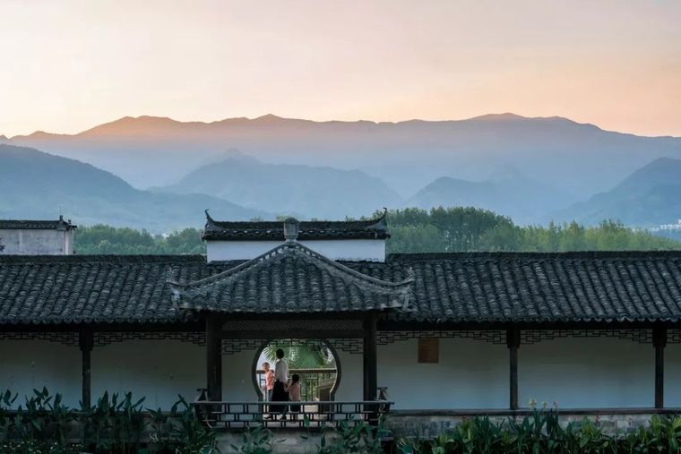 别墅景墙su资料下载-徽派隐世民宿设计，打卡白墙青瓦、低檐粉黛！