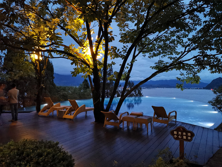 杭州富春江畔的空中泳池景观-005-star-boat-overhead-swimming-pool-on-the-bank-of-fuchun-river-in-hangzhou-china-by-the-design-institute-of-landscape-architecture-china-academy-of-art-co-ltd