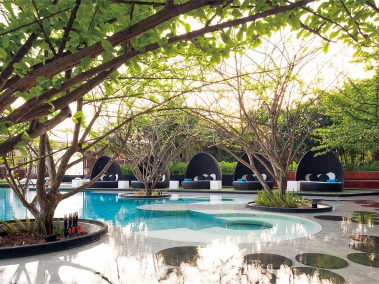 泰国芭堤雅销售画廊花园资料下载-泰国芭堤雅希尔顿酒店庭院