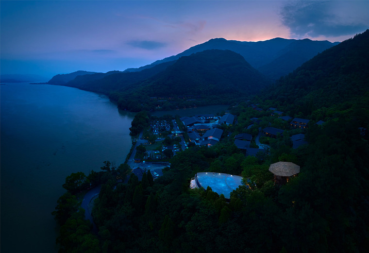 杭州富春江畔的空中泳池景观-002-star-boat-overhead-swimming-pool-on-the-bank-of-fuchun-river-in-hangzhou-china-by-the-design-institute-of-landscape-architecture-china-academy-of-art-co-ltd