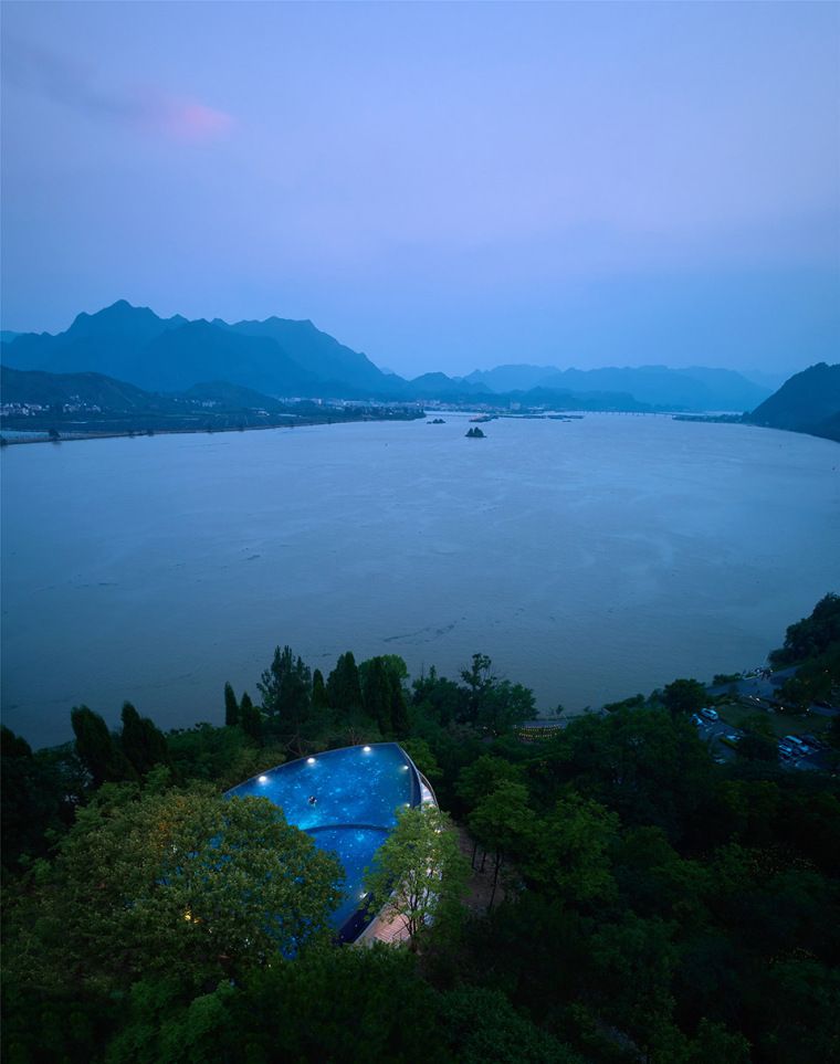 杭州富春江畔的空中泳池景观-009-star-boat-overhead-swimming-pool-on-the-bank-of-fuchun-river-in-hangzhou-china-by-the-design-institute-of-landscape-architecture-china-academy-of-art-co-ltd