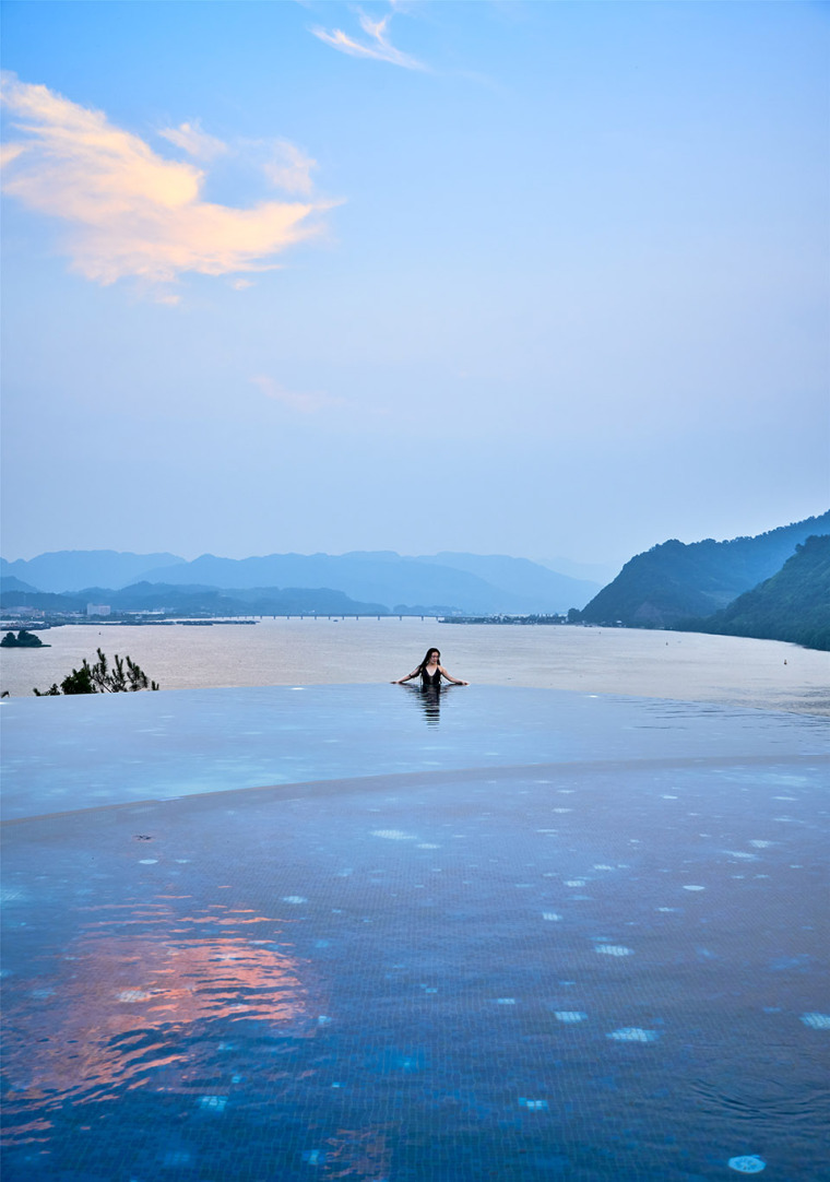 杭州富春江畔的空中泳池景观-025-star-boat-overhead-swimming-pool-on-the-bank-of-fuchun-river-in-hangzhou-china-by-the-design-institute-of-landscape-architecture-china-academy-of-art-co-ltd