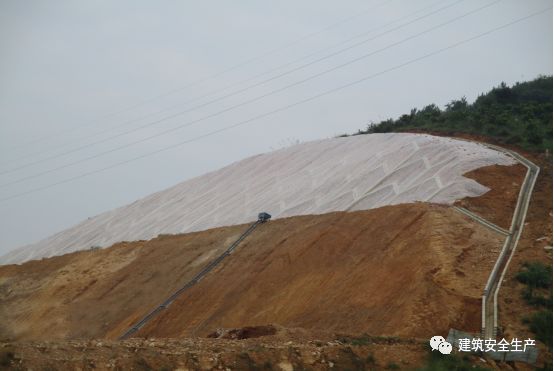 新一轮强降雨即将来袭！ 建筑行业雨季施工安全注意事项_3