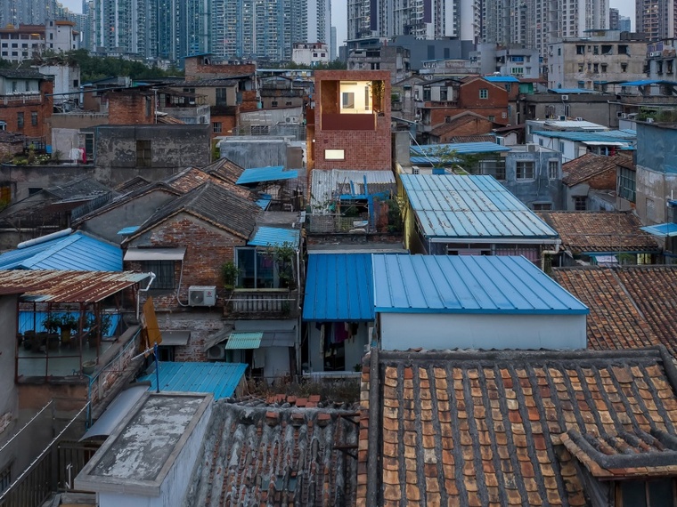 广州历史街区内一栋极小住宅的改造-015-the-trapped-house-the-regeneration-of-the-18-shang-meng-sheng-street-haizhu-district-guangzhou-china-by-urbanus-960x720