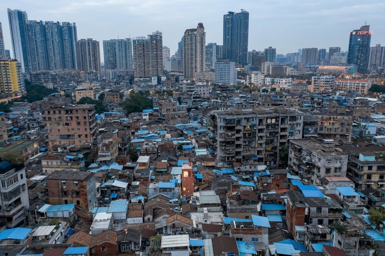 广州历史街区内一栋极小住宅的改造-009-the-trapped-house-the-regeneration-of-the-18-shang-meng-sheng-street-haizhu-district-guangzhou-china-by-urbanus-960x640