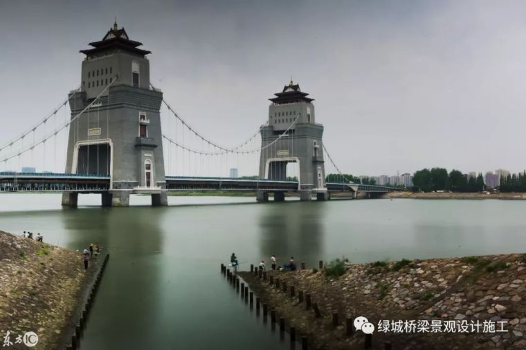 古塔楼建筑cad资料下载-既美观又实用的世界首座“悬索+塔楼”景观桥，江苏扬州万福大桥