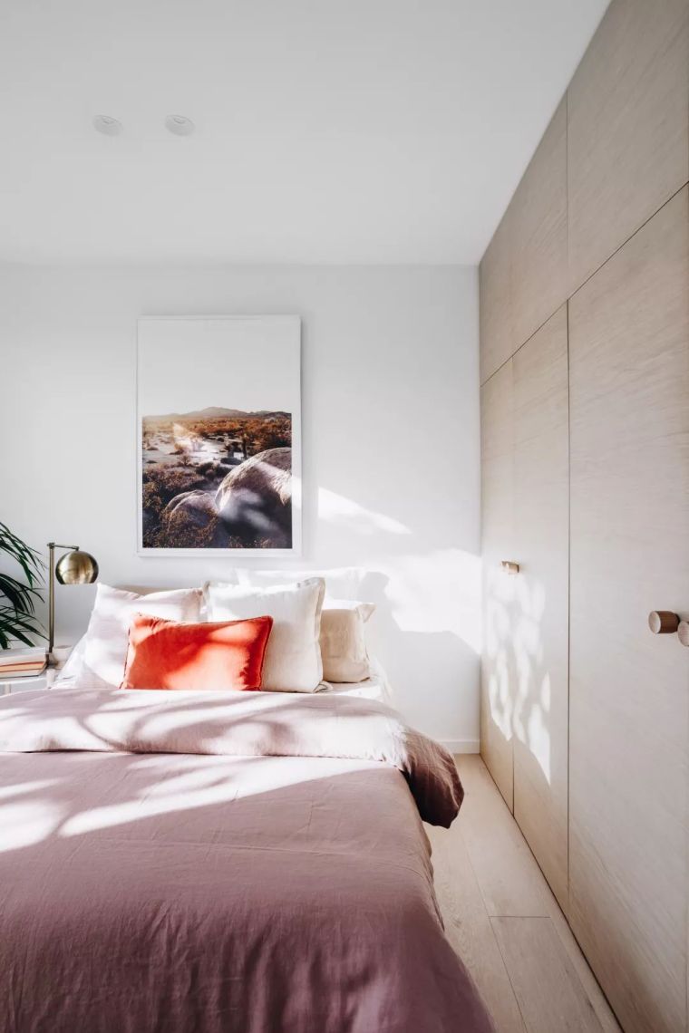 墨尔本clayton别墅资料下载-墨尔本白色豪气的本土化现代住宅丨利用光线塑造情感化空间