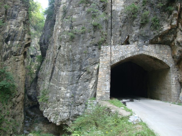 将军石隧道图片