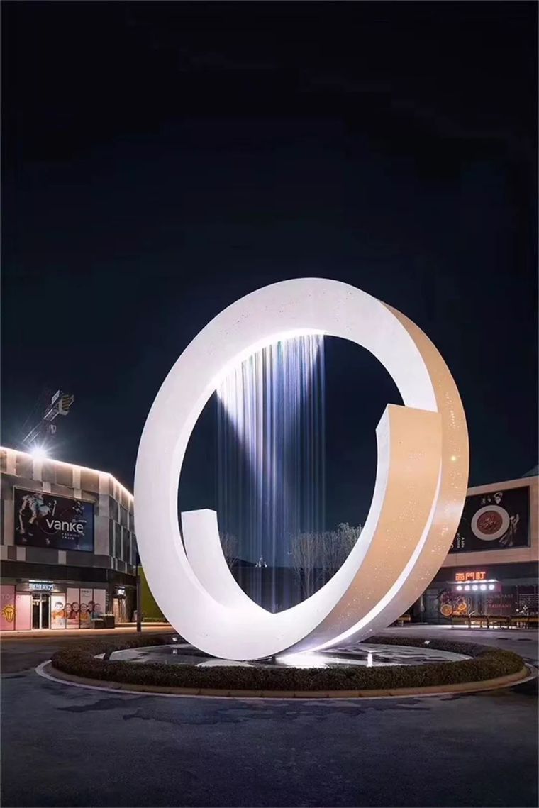 视觉焦点,喷泉互动;可以根据不同的节日气氛变换内部灯光颜色