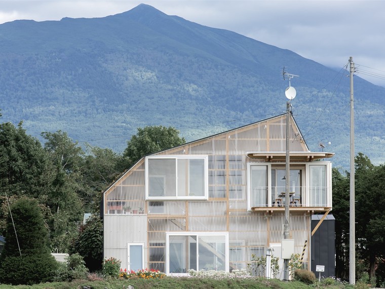 日本悬浮盒子住宅案例资料下载-日本变形屋顶住宅
