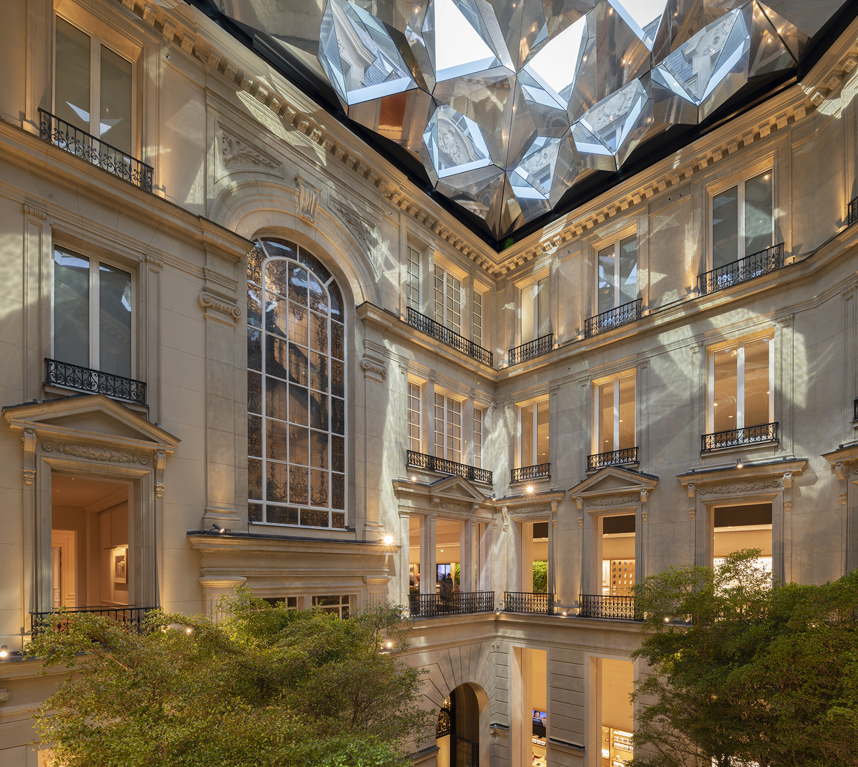 [法国]Foster + Partners巴黎香榭丽舍大街苹果旗舰店丨官方摄影丨12P室内方案文本筑龙室内设计论坛