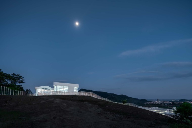 河源高中学生俱乐部-夜景©吴清山