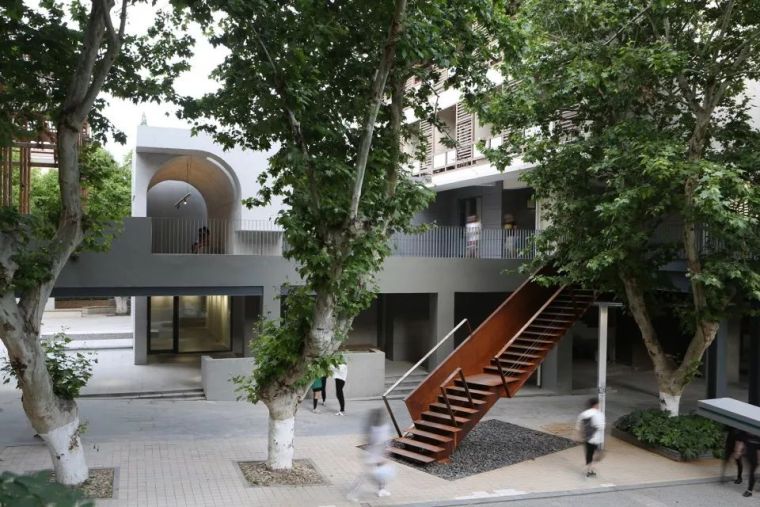 校园雕塑公共空间设计资料下载-南京艺术学院 – 砼展厅 / 上海中森止境设计工作室