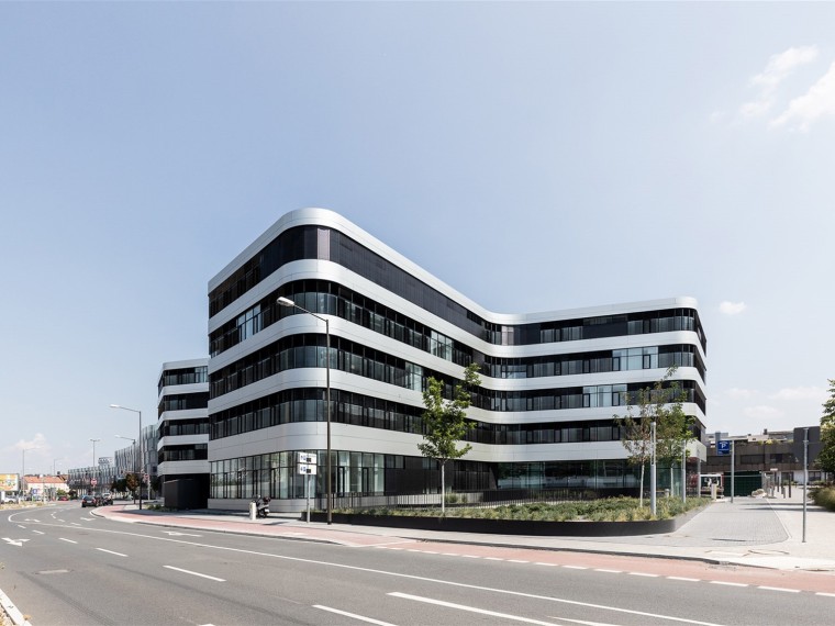 12层行政办公楼建施图资料下载-德国Erlangen-Höchstadt区行政办公楼
