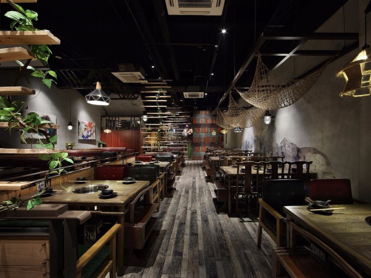 深圳特色餐厅设计资料下载-深圳粗犷自然的老字号火锅餐厅