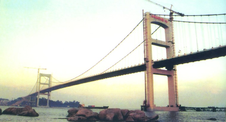 中国最大跨度悬索桥排名资料下载-古代悬索桥与现代悬索桥的型式与结构组成