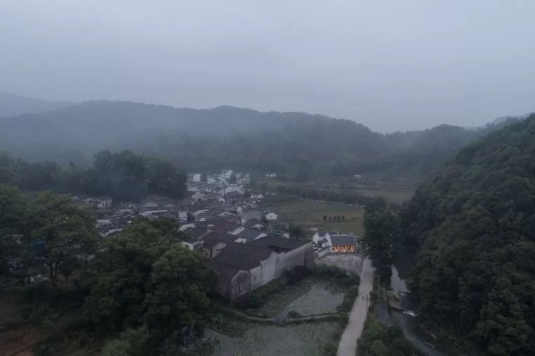 马头墙入口资料下载-安徽古村落接待中心改造——饱读诗书的本地姑娘