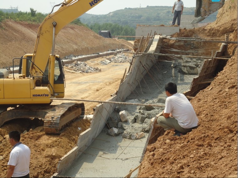 铁路通道防护工程施工技术交底-重力式路堑挡土墙