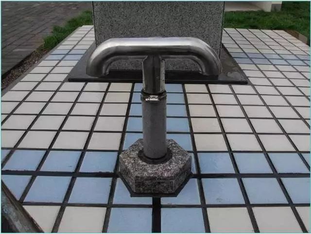 注意防雷接地点的留设 10,排气管:排气管要求设置在屋面分格缝中间