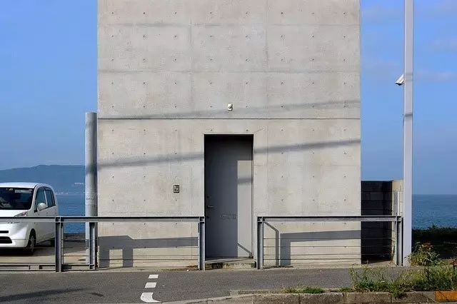 [分享]读者票选no1的安藤忠雄,设计了一对海边双子楼,用来感悟人生