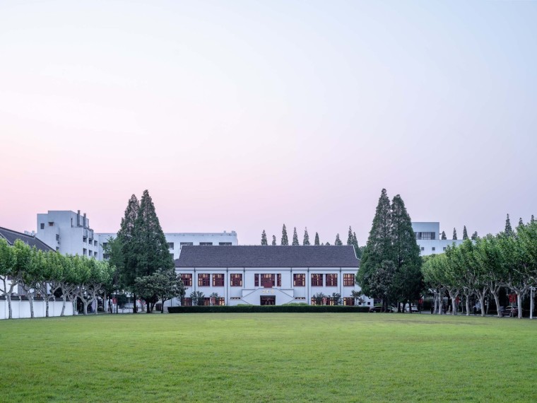 中式快餐厅装修图资料下载-上海复旦大学湘辉厅建筑