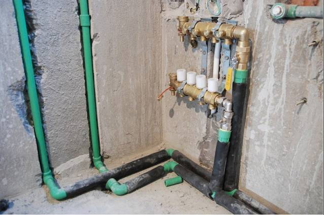 地暖一些施工照片资料下载-地暖主管道为什么不宜用PPR管?