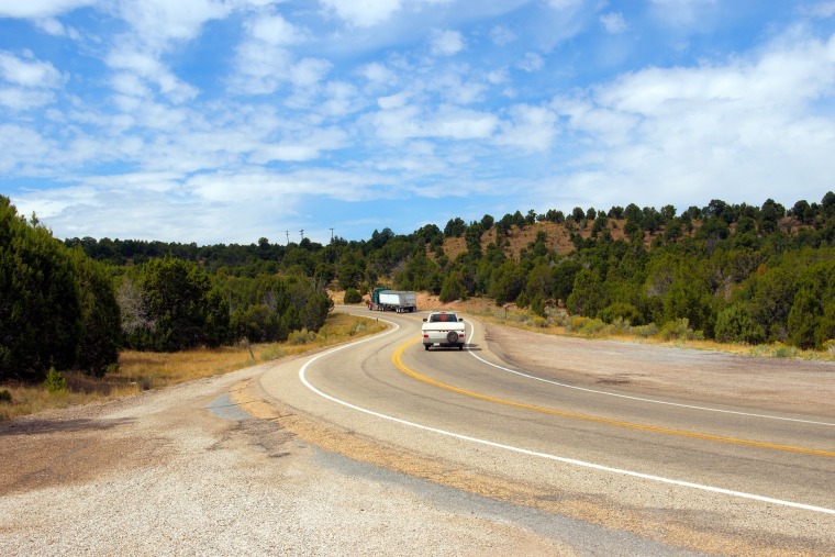 横断面识图资料-hwy-191-at-flaming-gorge-3833045_1920