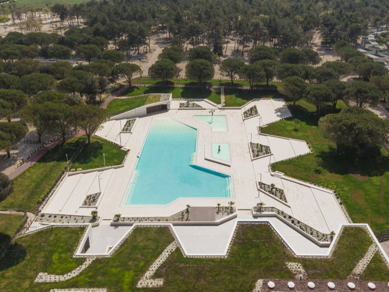 屋顶酒店游泳池资料下载-克罗地亚Camping Stella露营游泳池和接待处