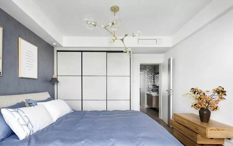 室内设计节省空间资料下载-入墙式衣柜，既能节省空间，又能让卧室更美