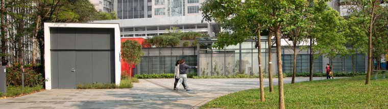 香港骏业街游乐场-2_View_of_the_service_block_within_the_garden