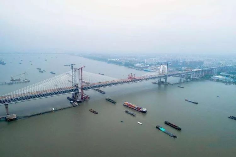 500m斜拉桥资料下载-中国内河桥梁建设与通航标准之问