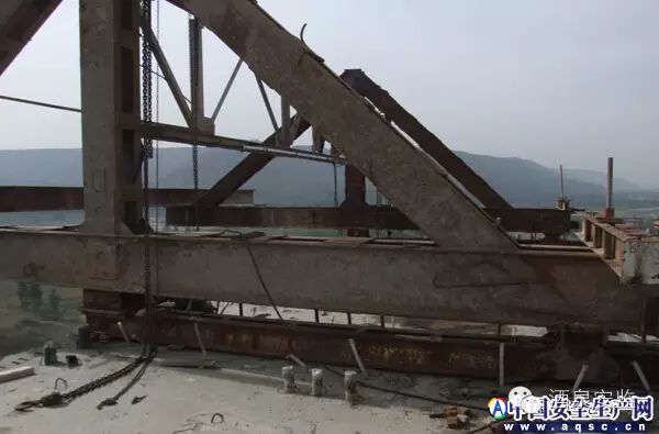 挂篮悬臂浇筑施工现场常见的安全隐患-路桥施工-筑龙路桥市政论坛