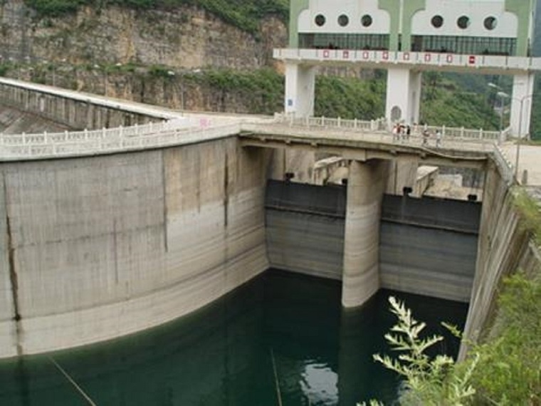 簡介:河岸溢洪道其主要型式有正槽溢洪道,側槽溢洪道,井式,虹吸式.