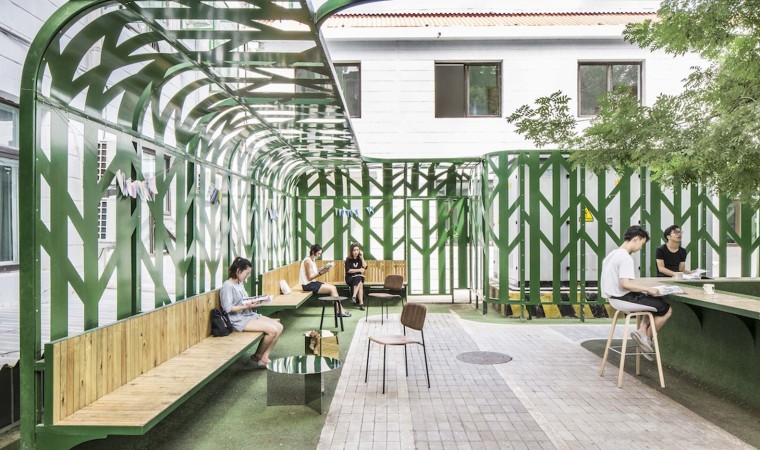 北京大树下的青年社区院子-MAT_tree_courtyard_reading_area