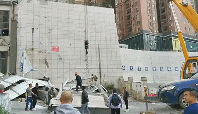 仙台媒体中心结构资料下载-突发！锚栓失效导致20米钢结构连廊整体垮塌